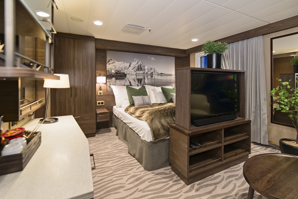 Hurtigruten MS Richard With Junior Expedition Suite 2.jpg